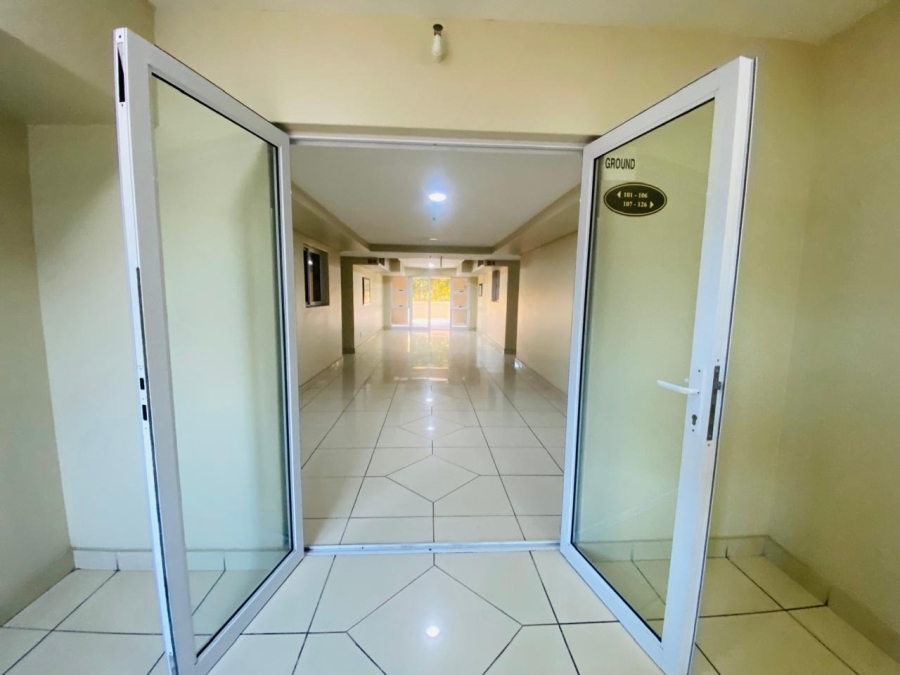 To Let 2 Bedroom Property for Rent in Royal Ascot Western Cape